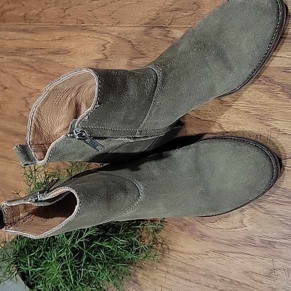 Madewell Khaki Suede Ankle Booties - Picture 4 of 12